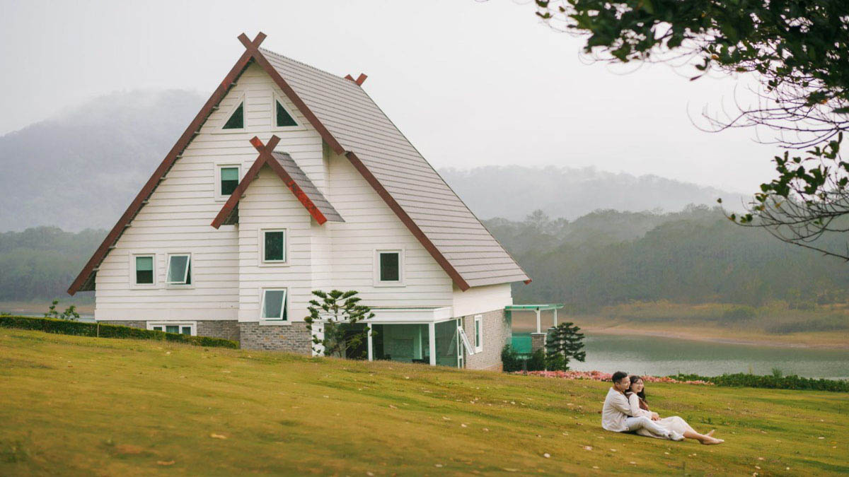 Căn biệt thự ven hồ Tuyền Lâm phù hợp đi với nửa kia.

Nguồn: Dalat Resort Wonder