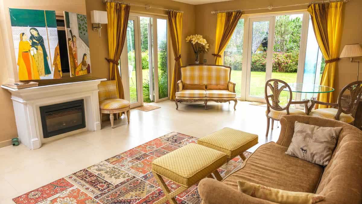 Thiết kế nội thất tone vàng điểm xuyết.

Nguồn: Ana Mandara Villas Dalat