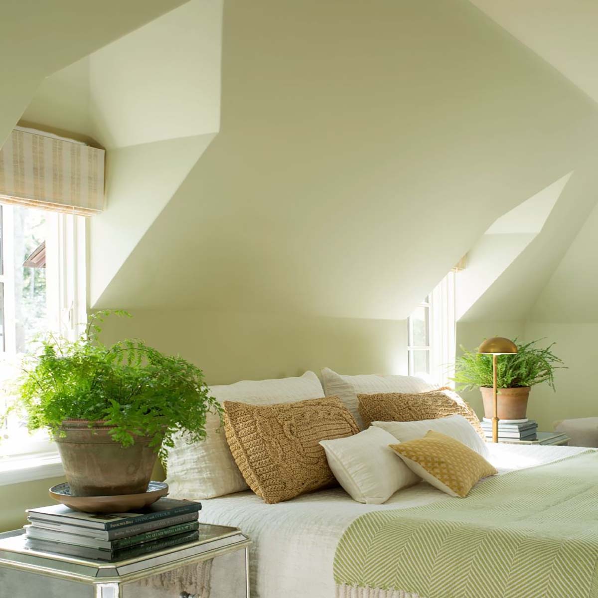 Phòng ngủ xanh bơ trendy. Nguồn: Pinterest