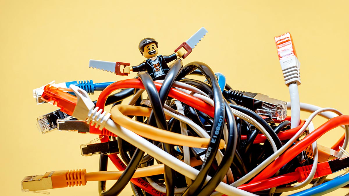 Làm sao để che dây điện hiệu quả? Nguồn: menshealth