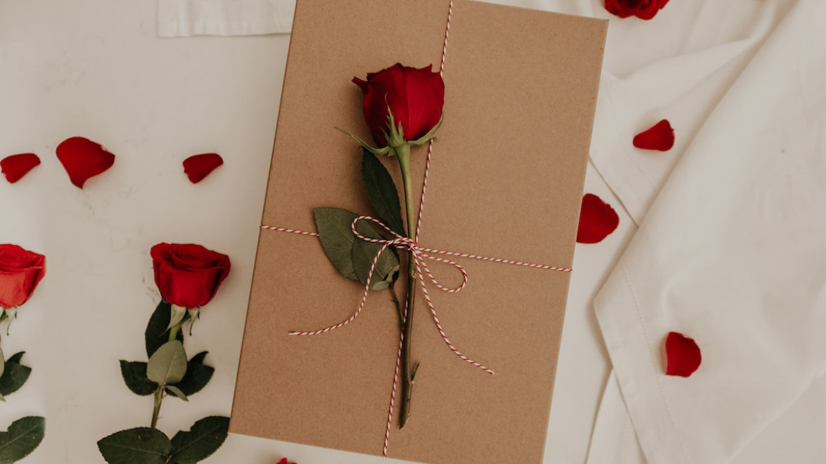 Hoa đã có, quà thì Valentine nên tặng gì nhỉ? Nguồn: Unsplash