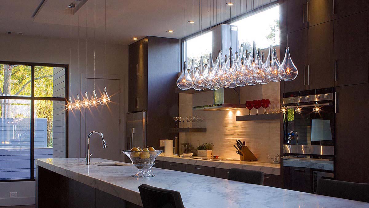 Hệ đèn thả nhỏ cung cấp đủ sáng cho quầy bếp.

Nguồn: Interior Design Ideas