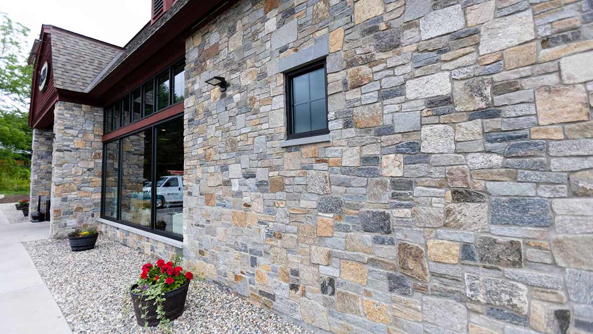 Gạch Granite có thể dùng cho ngoại thất. Nguồn: stoneyard