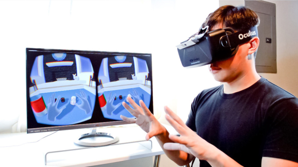 Sử dụng kính công nghệ VR để trải nghiệm. Nguồn: tgroup