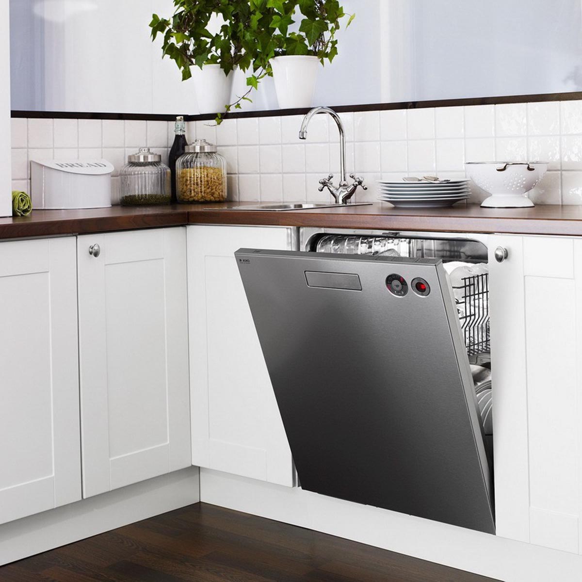 Máy rửa chén âm tủ giúp tiết kiệm không gian bếp. Nguồn: Điện máy xanh