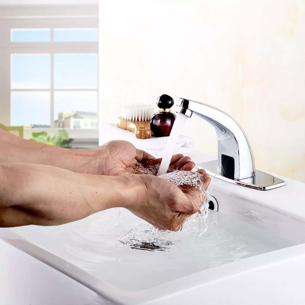 Vòi nước cảm biến trong nhà tắm.

Nguồn: kawasan.com.vn