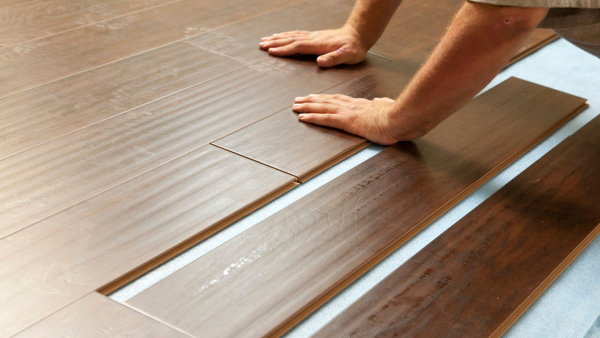 Sàn gỗ công nghiệp rất dễ dàng lắp đặt.

Nguồn: kitcheninfinity.com