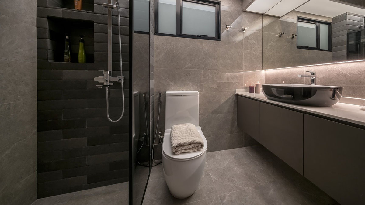 Hệ vòi sen sẽ phù hợp với phòng tắm diện tích nhỏ. Nguồn: Kratecube.