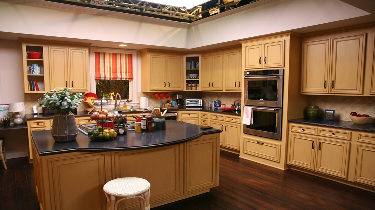 Phòng bếp hiện đại tối ưu hóa không gian.

Nguồn: Hucksterproductions