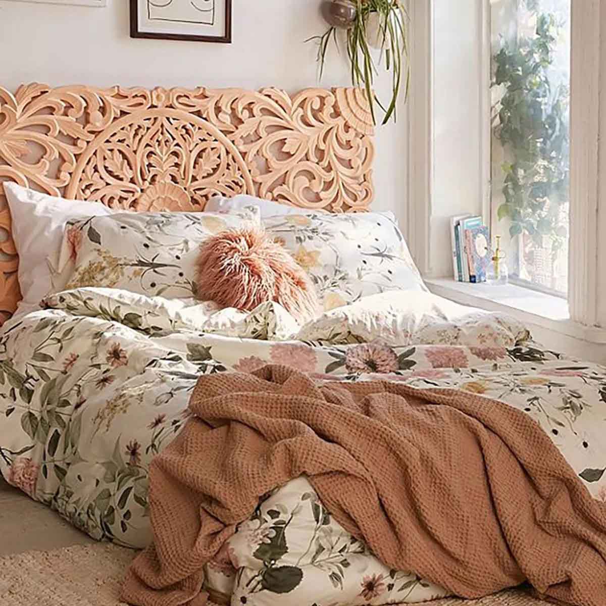 Phòng ngủ với họa tiết hoa tạo điểm nhấn.Nguồn: Aliz's Wonderland