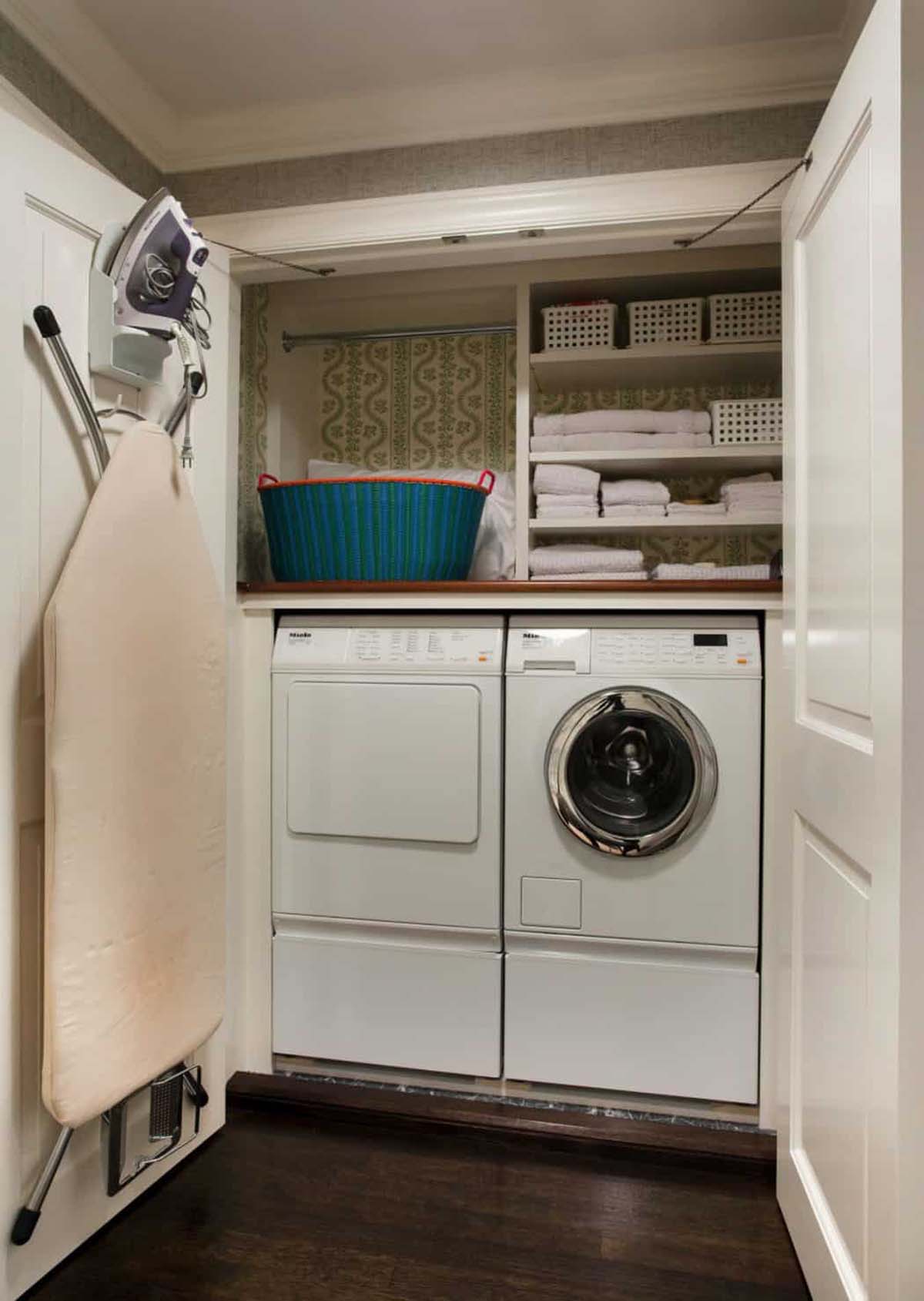 Kết hợp máy giặt, máy sấy và khu vực ủi đồ. Nguồn: onekindesign