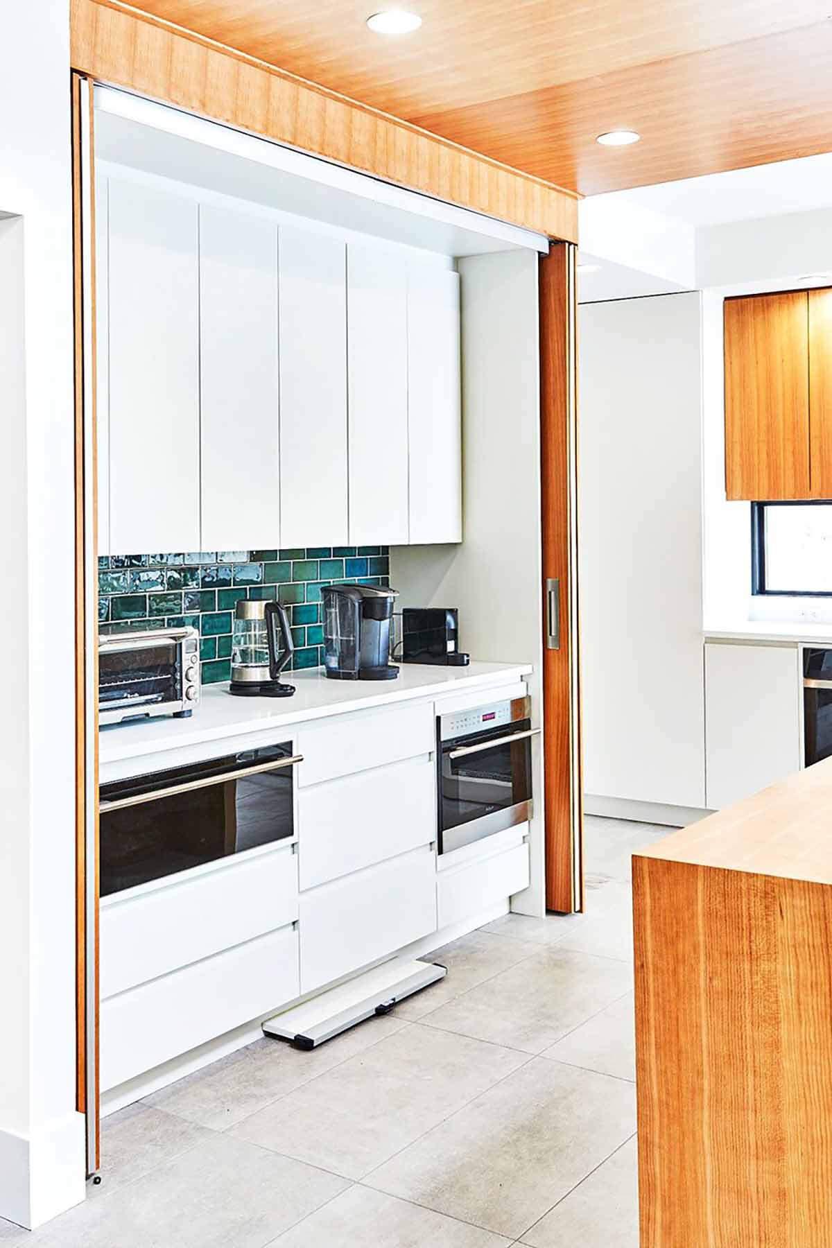 Thiết kế tủ bếp với không gian thiết kế thông minh.

Nguồn: Raywhite