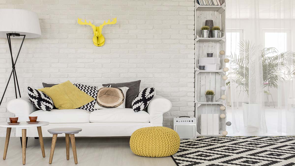 Đồ trang trí màu vàng tạo điểm nhấn cho căn hộ trung tính.

Nguồn: meeyland.com