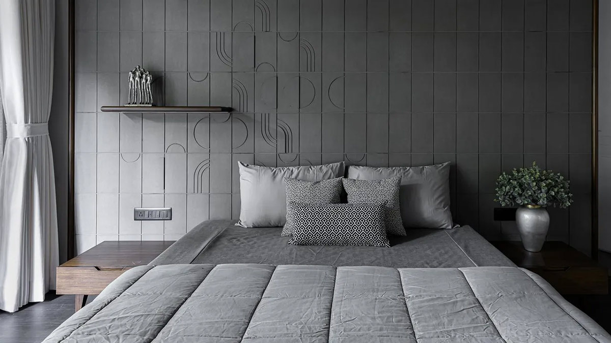 Phòng ngủ ấn tượng với tông màu xám. Nguồn: architecturaldigest