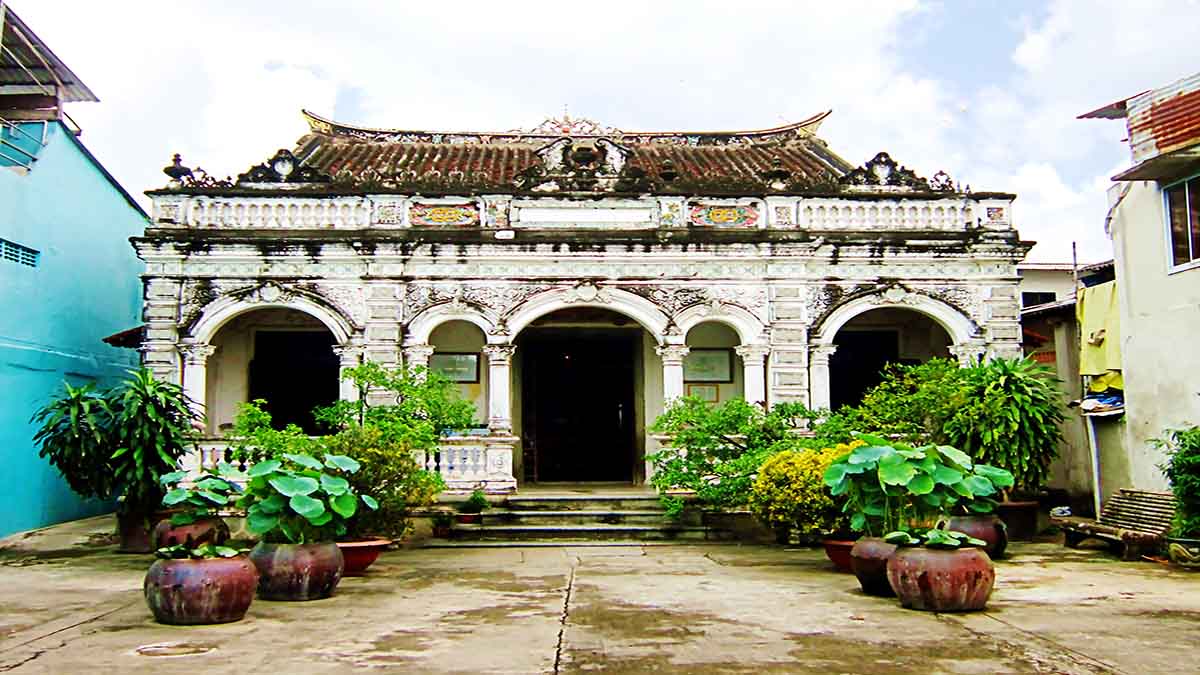 Nhà cổ Huỳnh Thủy Lê nhìn từ bên ngoài.

Nguồn: Wikipedia