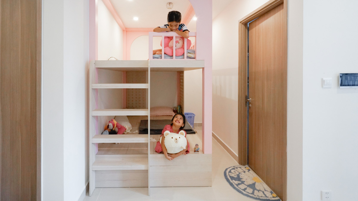 Giường tầng màu hồng trong trẻo, đáng yêu